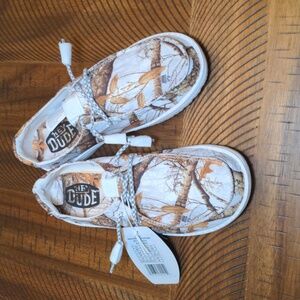 HEY DUDE- NWT Women's Realtree Edge/ Colors White/ Camo